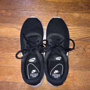 Black Nike Tanjun Sneakers